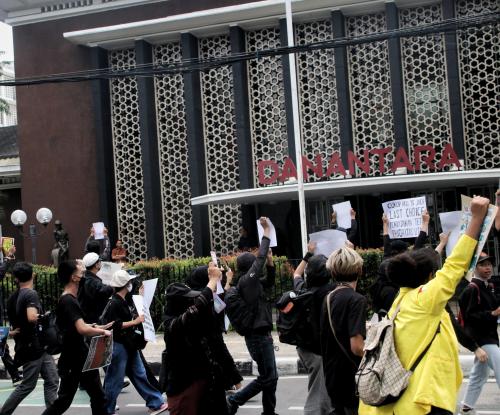 Demonstrasi yang dilakukan oleh publik di depan gedung Danantara pada saat rangkaian aksi Indonesia Gelap. Kredit foto: Maulana Ali Firdaus