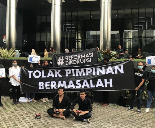 Kelompok masyarakat sipil melakukan aksi "Tolak Bala" di depan Gedung Merah-Putih KPK, 20 Desember 2019, menjelang pelantikan Pimpinan KPK dan Dewan Pengawas KPK Terpilih (Dok. ICW)