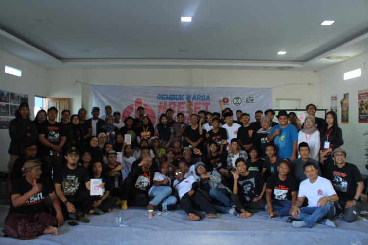 Dokumentasi: Sesi foto bersama acara Rembuk Warga Pati