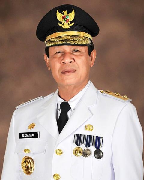 https://id.wikipedia.org/wiki/Berkas:Wakil_Gubernur_Kepulauan_Riau,_Isdianto.jpg