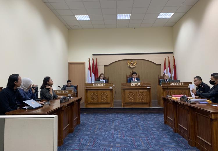 Foto: Persidangan Uji Informasi Pengadaan Gas Air Mata, KIP