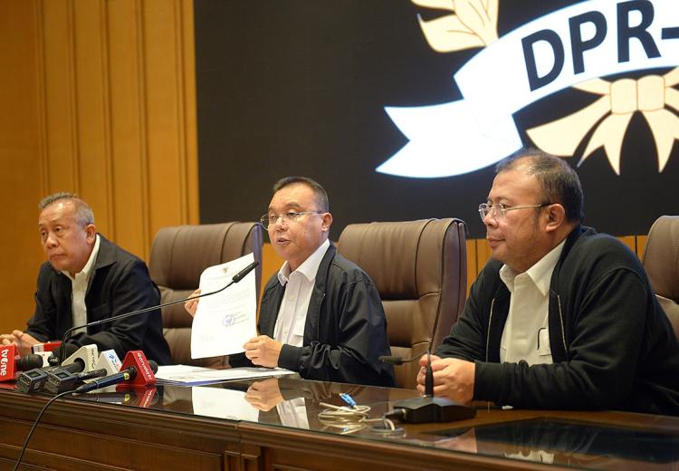 Konferensi pers DPR RI dalam rangka menjawab tuntutan 17+8. (BeritaNasional/Elvis)
